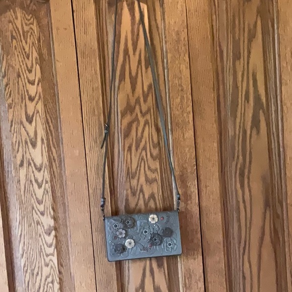 Coach crossbody with tea rose tooling, new never carried - Picture 1 of 14